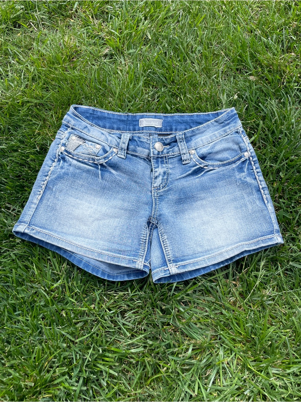 Y2K Miss Me Style Embroidered Flap Pocket Jean Shorts Light Wash - Picture 3 of 8